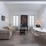 Maison Julia- Triplex Avec Rooftop Terrasse Vue Sur Et Cathedrale, 10 Mins A Pieds Du Palais Et Plages Apartmán