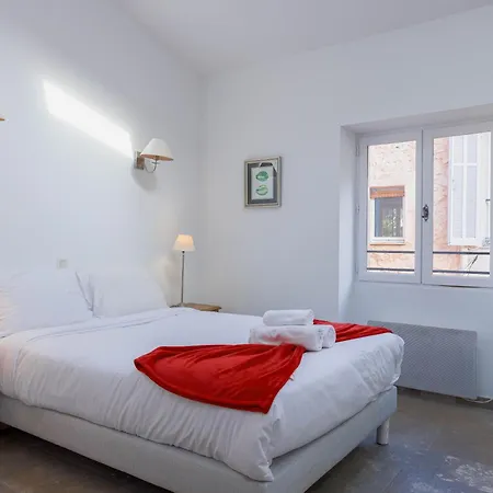 Maison Julia- Triplex Avec Rooftop Terrasse Vue Sur Et Cathedrale, 10 Mins A Pieds Du Palais Et Plages *