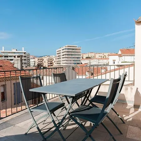 Maison Julia- Triplex Avec Rooftop Terrasse Vue Sur Et Cathedrale, 10 Mins A Pieds Du Palais Et Plages דירה קאן