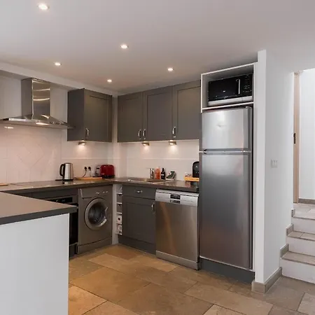 Maison Julia- Triplex Avec Rooftop Terrasse Vue Sur Et Cathedrale, 10 Mins A Pieds Du Palais Et Plages Lejlighed *