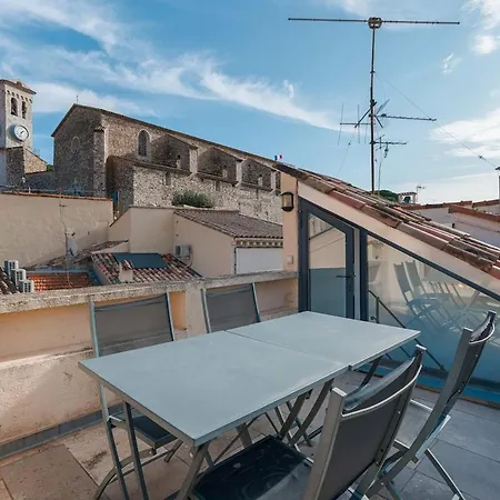 Maison Julia- Triplex Avec Rooftop Terrasse Vue Sur Et Cathedrale, 10 Mins A Pieds Du Palais Et Plages Apartmán *